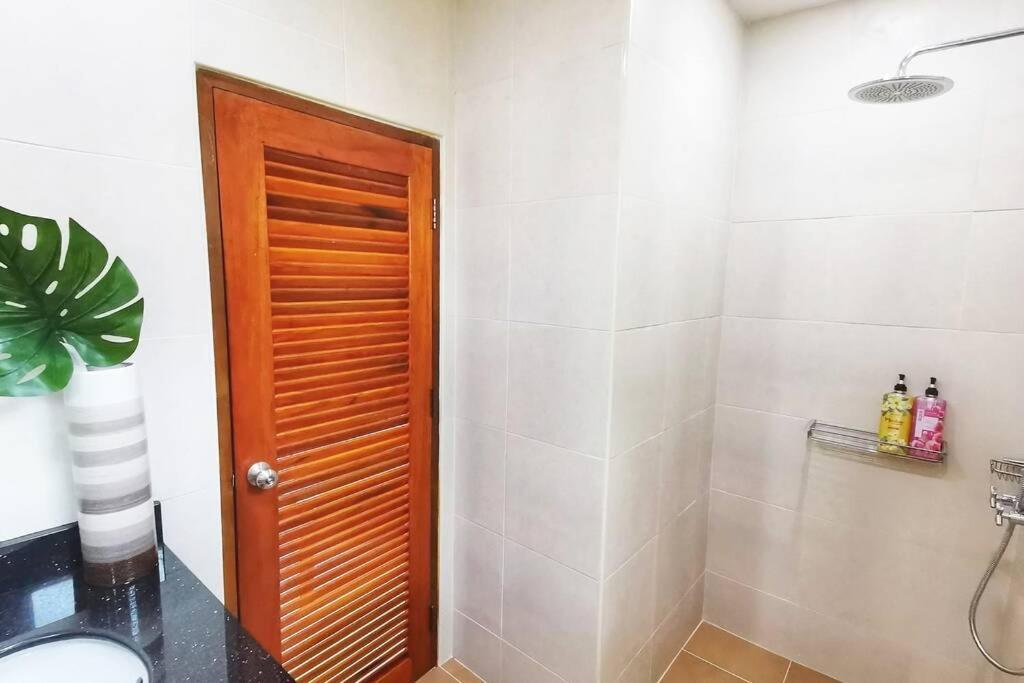 Anb Poolvilla 3Br Walk Private Beach In Pratamnak Pattaya Exterior foto